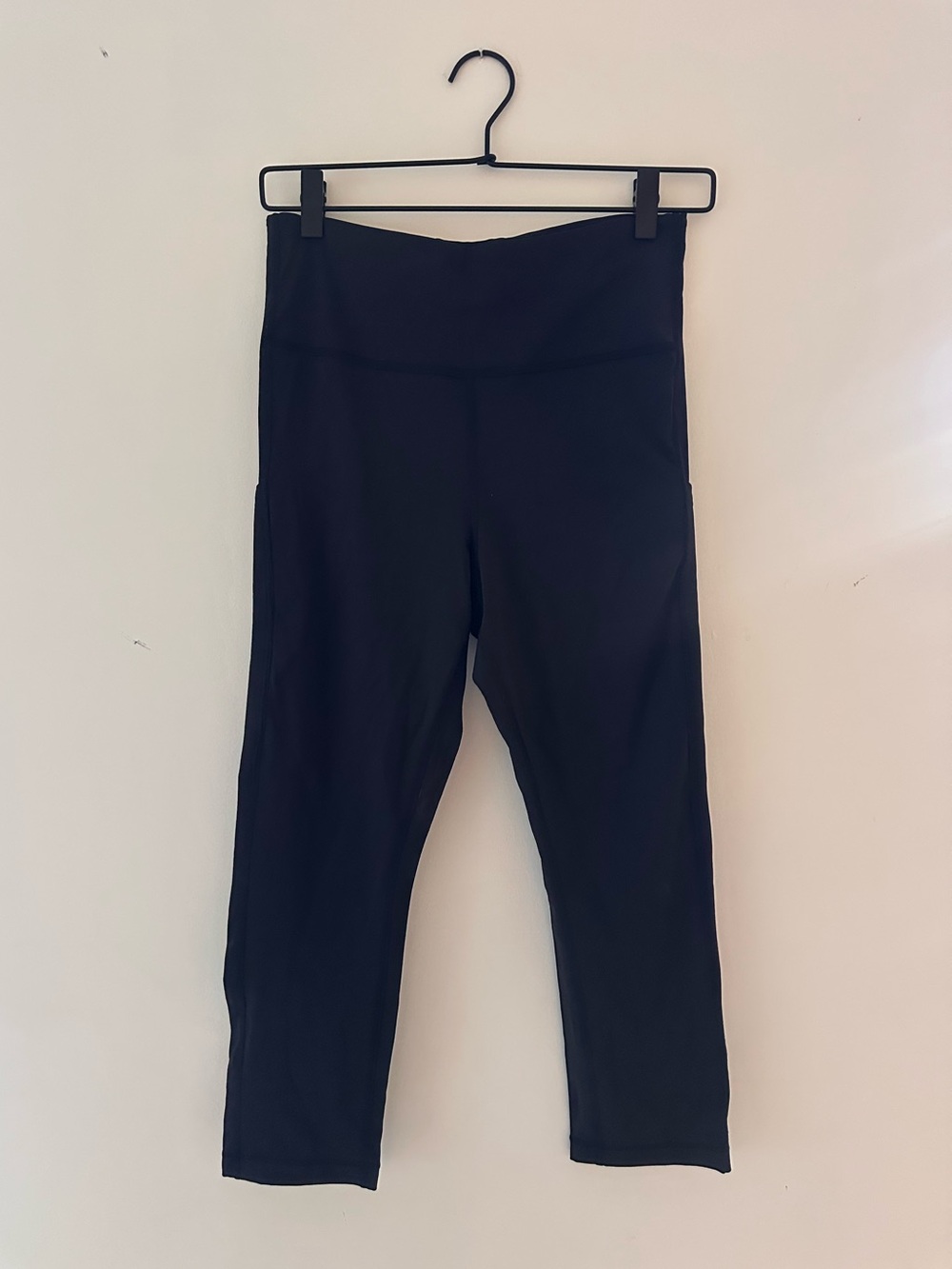 Athleta Ultimate Stash Pocket Capri Leggings Black Size Medium